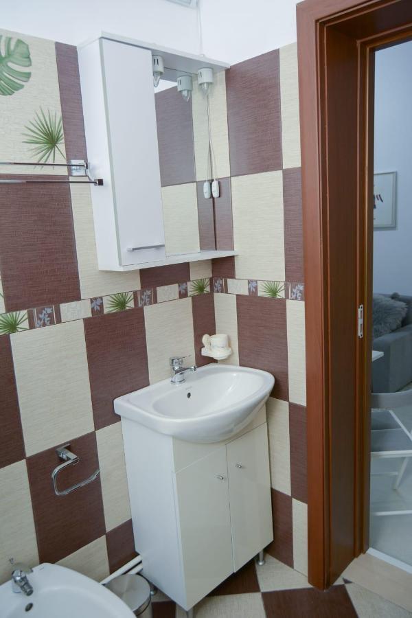 Cozzy Inn City Centre Constanta Exterior photo